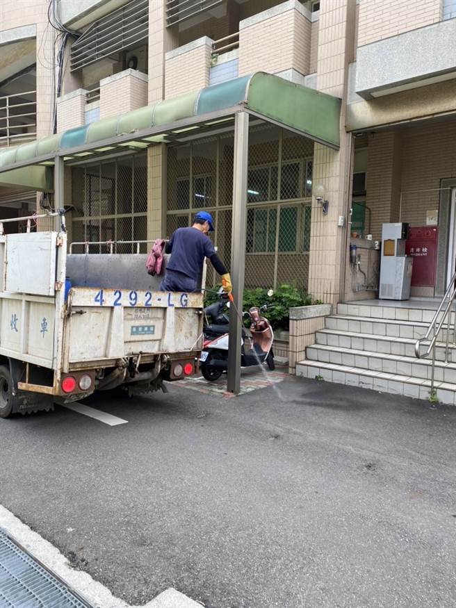 和美高中展開大消毒。（賴清美提供／吳敏菁彰化傳真）