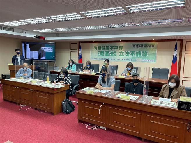 立委伍麗華、吳玉琴、陳瑩、賴惠員今（15日）舉行「原健法催生記者會」。（葉書宏攝）