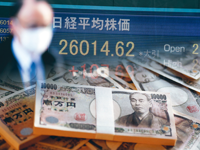 日圆与国际主要货币利差扩大和美元的强势，造成近期日圆匯率创七年新低。以出口为主的电子零件、汽车股表现不错，矿业和不动产股也是近期强势指标股。(图/先探投资周刊提供)
