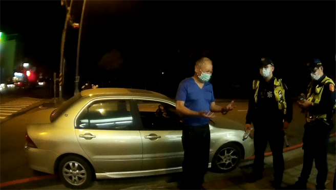 警方扩大临检查获北屯区第一起拒测案例。（民眾提供／卢金足台中传真）