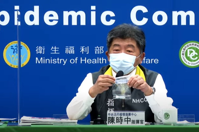 陳時中秀快篩結果。（圖／翻攝自直播）