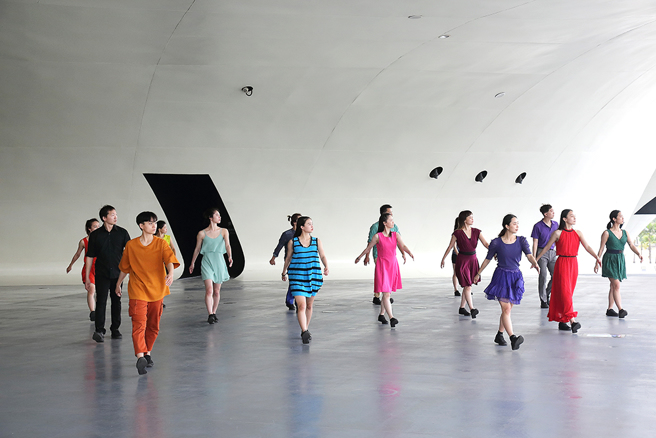 藝文活動不只發生在演藝廳的殿堂，回到日常生活場域，拉近與群眾的距離。(攝影/Carter)