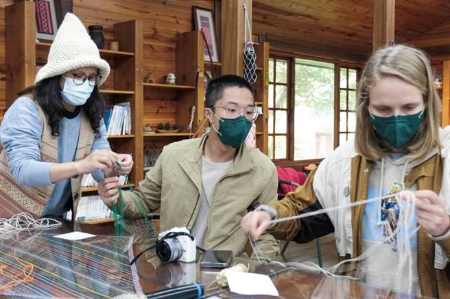 参山处推原民部落森游会，可在瓦禄部落体验编织教学。（参山处提供／谢明俊苗栗传真）