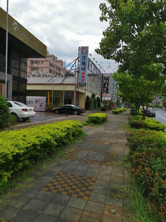 苗栗县政府将全面整修调整竹南镇环市路人行道配比增为10米。（谢明俊摄）