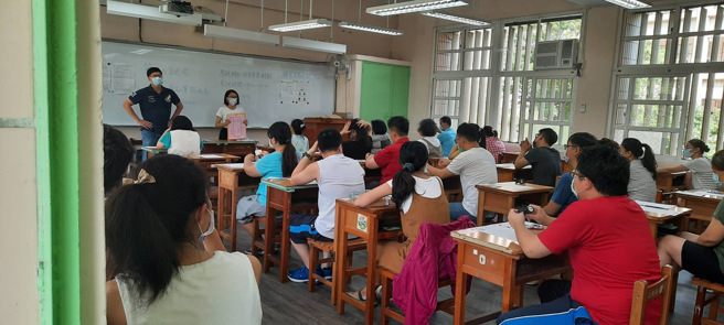 新北市教育局今(15)日公告111學年度國中教師甄選簡章，首次納入本土語認證加分機制。