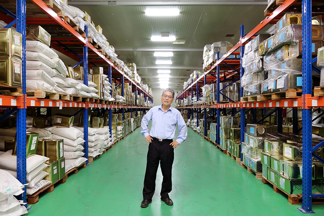 農友種苗的總經理宋雲宏。種子在溫溼控管下保存貯藏，準備未來運送到世界各國。(攝影/Carter)
