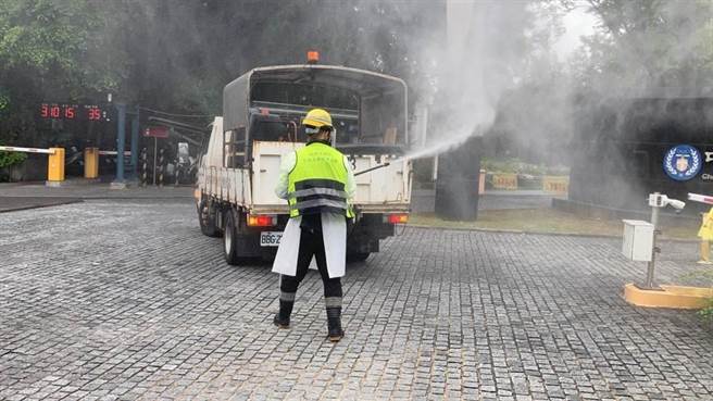 中原大學多人確診，且多為大一學生，校方決定大一學生18至23日線上授課。（桃園市環保局提供）