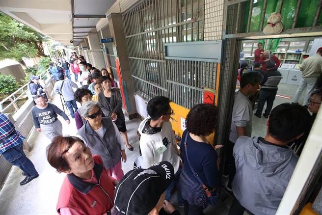 图为2018年九合一投票情景。（中时资料照，陈信翰摄）