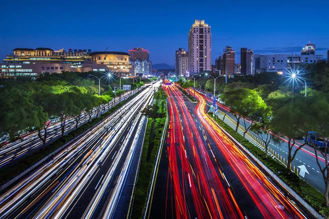 新竹轻轨蓝线由县府做可行性评估，路线从光明六路往东到高铁特定区，往西接博爱街跨头前溪部接新竹市红线。（罗浚滨摄）