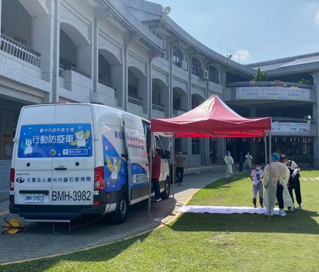 台中防疫即時控管 盧秀燕感謝：大家都是城市防疫英雄。照片/台中市政府提供