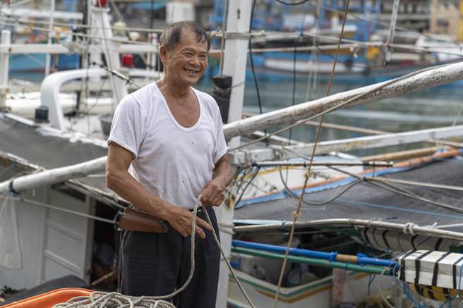 《飄撇討海人》，以紀實視角描繪基隆的詩人船長林新永歷經風浪的討海人生(照 公視台語台提供)