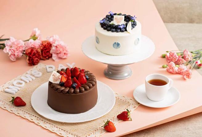 （国宾饭店推出二款母亲节蛋糕，标榜给妈咪最好的宠爱。图／国宾饭店提供）