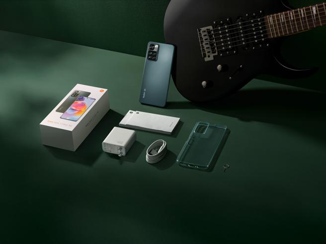 Redmi Note 11 Pro+ 5G共提供石墨灰、星空蓝、森林绿 3色，8GB+256GB定价1万1999元，购机即享YouTube Premium两个月免费试用与LiTV 电视频道餐30天会员服务。（小米提供）