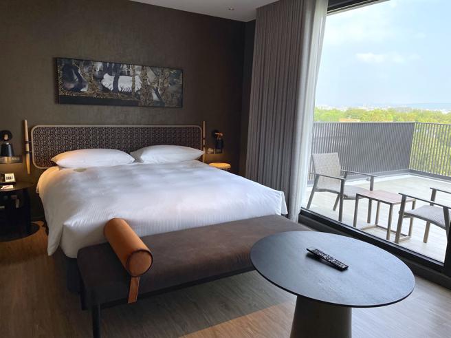 捷絲旅台南十鼓館共有8種房型，圖為擁有寬敞露台及客廳的「十鼓套房」。