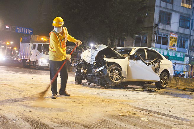 駕駛人如開車蛇行、逼車等出車禍，隔年強制車險保費將按次加費2,700元，加費將無上限。圖／本報資料照片