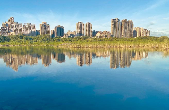 新竹市议会15日将审议新竹市废污水排放管理自治条例，台湾乾净水行动联盟昨天再提出5点呼吁。（陈育贤摄）