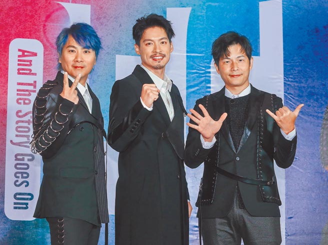 5566王仁甫（左起）、許孟哲、孫協志，昨舉辦記者會宣布將2度在高雄巨蛋開唱。（粘耿豪攝）