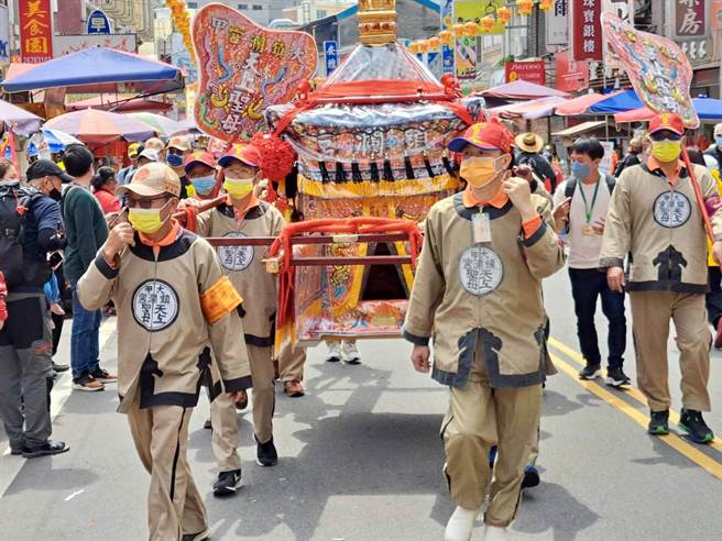 「大甲妈转来啰！」大甲妈9天8夜遶境进香，今天沿台中市海线回銮。（檔案照片）