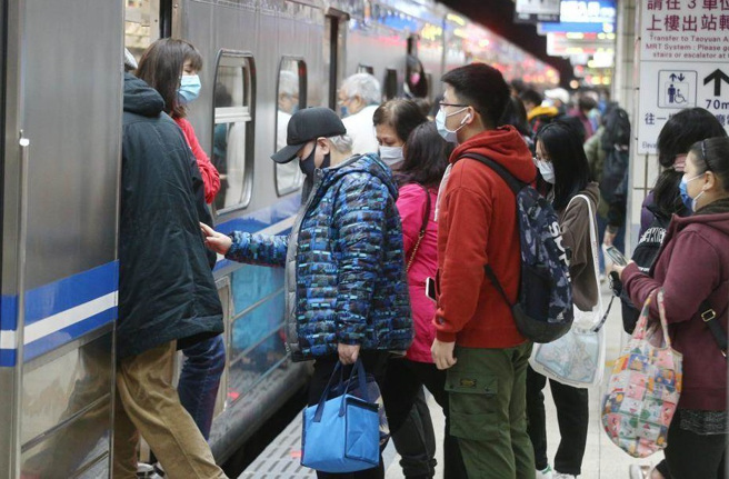 台鐵今天最新估計，5月1日勞動節可出勤的駕駛不到40人，大概只有西部幹線少量區間車可開出。(資料照)