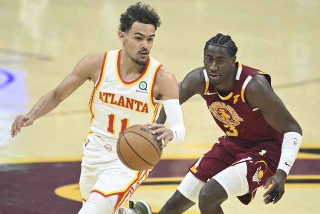 崔杨(左)今天攻下全场最高38分，其中32分在下半场拿到。(路透)