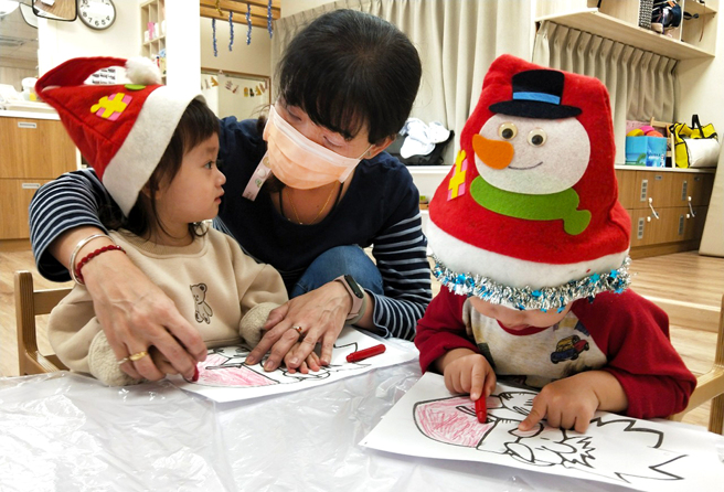 高雄市運用閒置公共空間，設立公共托嬰中心及育兒資源中心，貼心為家長設立專屬0~2歲嬰幼兒的托育空間及0~6歲幼兒遊戲空間。(圖片提供/高雄市政府社會局)