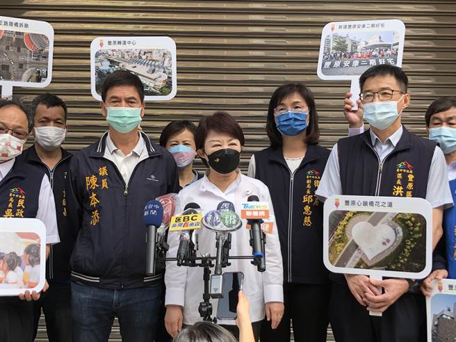 市長盧秀燕今天說，本土確診個案暴增，呼籲符合第三劑資格民眾儘快接種提升個人保護力。（陳世宗攝）