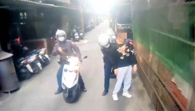 警方逮捕逃逸的彭男。（警方提供）