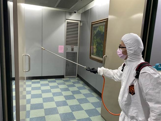 北市府媒事组有替代役男确诊，市府公管中心针对11楼东北及中央区清消。（台北市政府提供／张立勋台北传真）