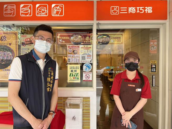 为了体贴大甲妈祖遶境香客的内急需求，环保局主动邀集、电访沿途的店家、热心民眾，设置106处友善厕所。（中市环保局提供／谢琼云台中传真）