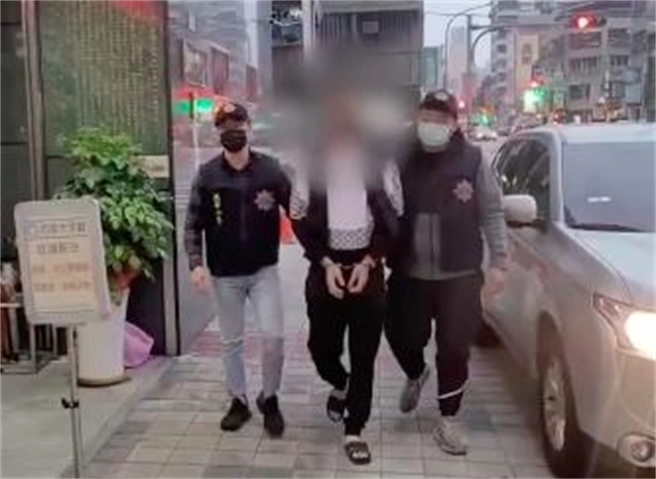 警方逮捕「黑人家族」9名成員。（陳鴻偉翻攝）