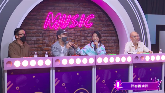 陶晶瑩（右二）向選手們提出寶貴建議。（17LIVE提供）