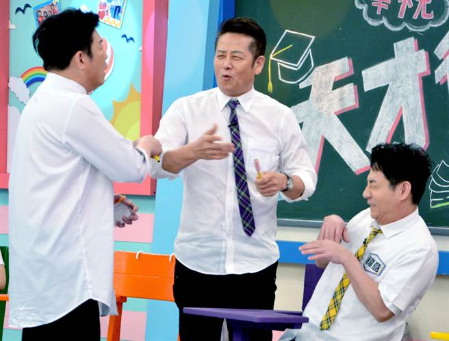 徐乃麟（图中）因为陈随意的台湾国语快发疯。（华视提供）