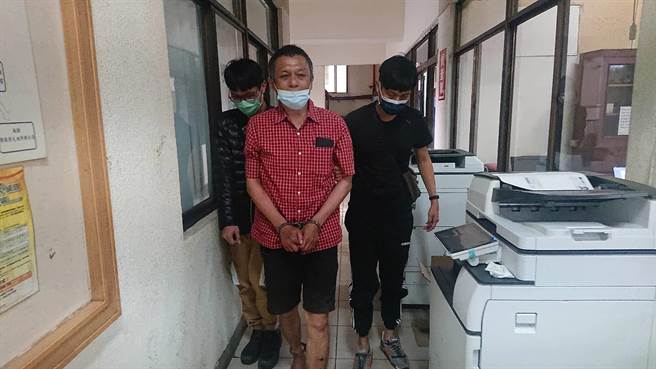 朱嫌偷机车、抢妇人，连续在市区作案，3小时落网已将1万余元赃款花剩253元。（程炳璋摄）