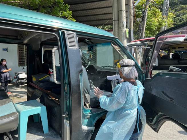 屏東熱門景點哈尤溪也傳出有確診者足跡，為此，縣府與霧台鄉公所決定16日至18日暫停所有行程，並進行部落消毒及工作人員採檢作業。（屏縣府提供／謝佳潾屏東傳真）