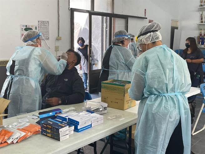 屏東熱門景點哈尤溪也傳出有確診者足跡，為此，縣府與霧台鄉公所決定16日至18日暫停所有行程，並進行部落消毒及工作人員採檢作業。（屏縣府提供／謝佳潾屏東傳真）