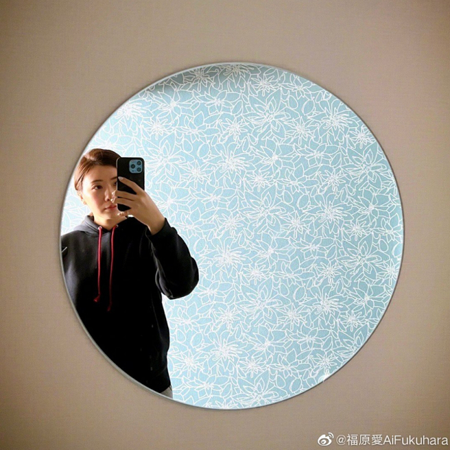 福原爱最新自拍被网友觉得看起来像怀孕。(图/ 摘自福原爱微博)
