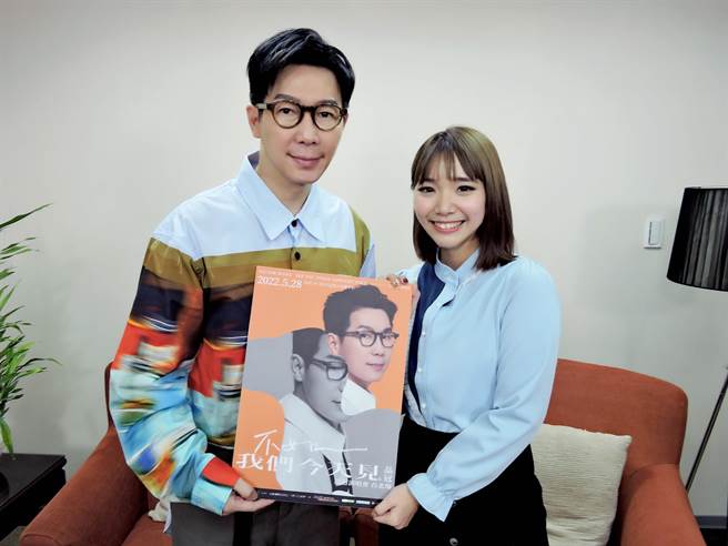 品冠接受《東森娛樂》謝佑昀專訪，宣傳《不如我們今天見》巡迴演唱會。（(東森提供）