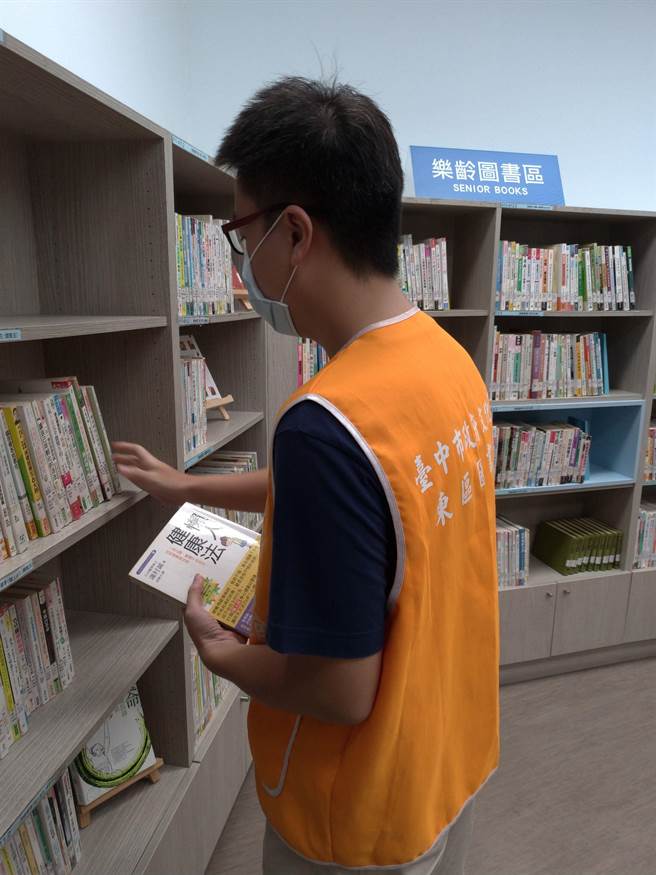 台中市政府劳工局每年提供大专生暑期2个月工读机会，十分抢手。（台中市劳工局提供／谢琼云台中传真）