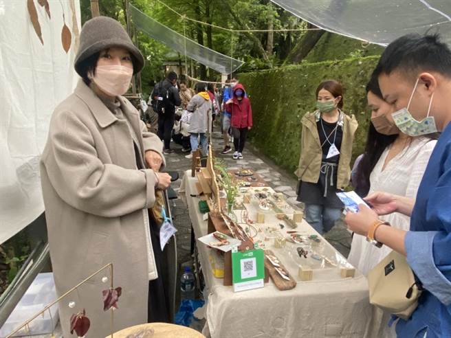 新北市文化局為了推廣當地自然文化之美，首度將整個行政區規畫成「茶山繚療」自然療癒品牌，將坪林打造成翠綠空靈的療癒之城，坪林茶葉博物館也邀請20組在地風格品牌進駐，讓民眾體驗坪林之美。（文化局提供）