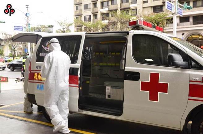 2歲童採檢當天變重症，母親控訴1922、地方衛生局互踢皮球，直到3個小時後才有救護車來接人。(示意圖／報系資料照)