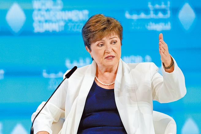 IMF總裁喬治耶娃14日警告，下周報告將進一步調降全球今明年經濟成長預測，理由是「我們正面臨一個接著一個的危機」。圖／路透