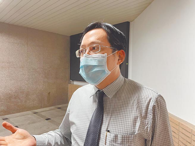 高嘉瑜律师指出，林秉枢经常窃录两人对话，因此已向新北地检署具状提告妨害秘密罪。（蔡雯如摄）