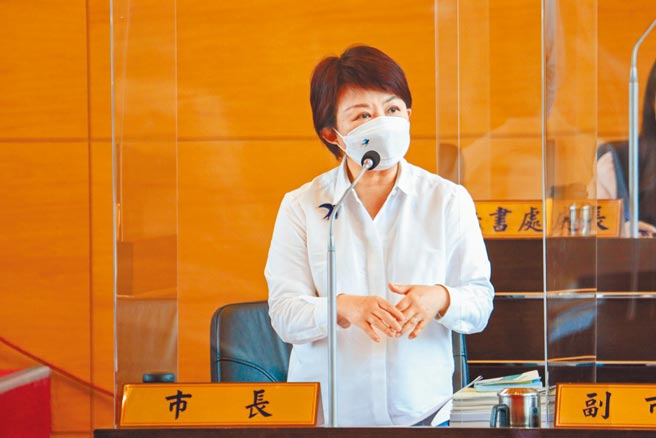 沿着台湾大道规画的中捷蓝线，综合规画案送至交通部审查1年多迟迟未获核定，引发蓝绿议员关切，台中市长卢秀燕强调，只要中央核定就可正式动工，交通局预计10年后完工。（谢琼云摄）