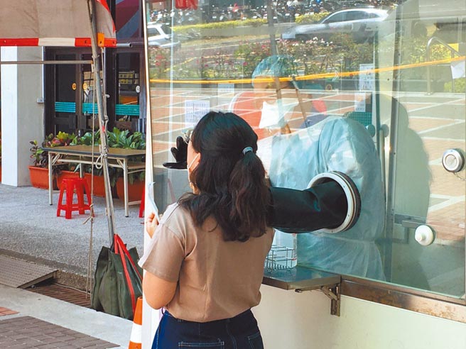 台南市政府卫生局员工前往花莲出差后确诊，卫生局紧急扩大採检329人。（卫生局提供／洪荣志台南传真）