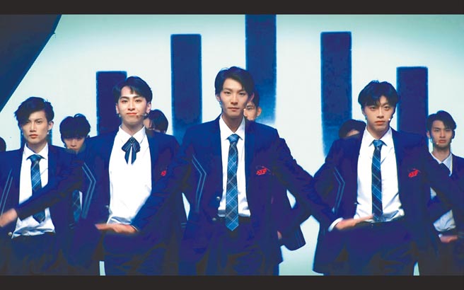 《原子少年ATOM BOYZ》选手在节目中秀出舞蹈实力。（野火娱乐提供）