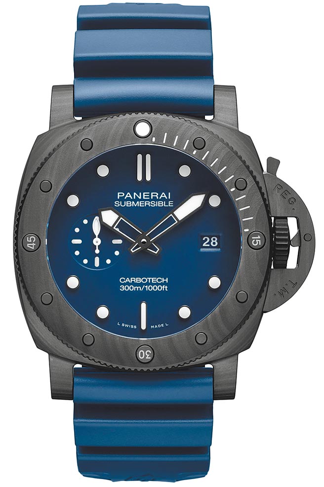 沛纳海Submersible QuarantaQuattro蓝色款Carbotech Blu Abisso（PAM01232）腕表，表壳採用碳纤维材质制成。（Panerai提供）