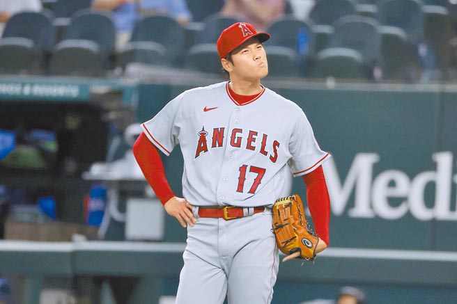 大谷翔平昨天先发3.2局，狂丢6分，其中还挨了生涯首发满贯炮。（美联社）