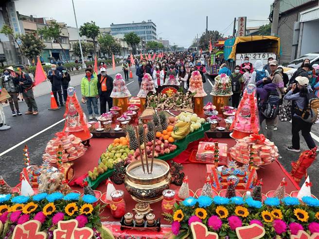  來自全國各地的頭香、貳香及參香、贊香等，迎接進香媽祖回鑾。（民眾提供）