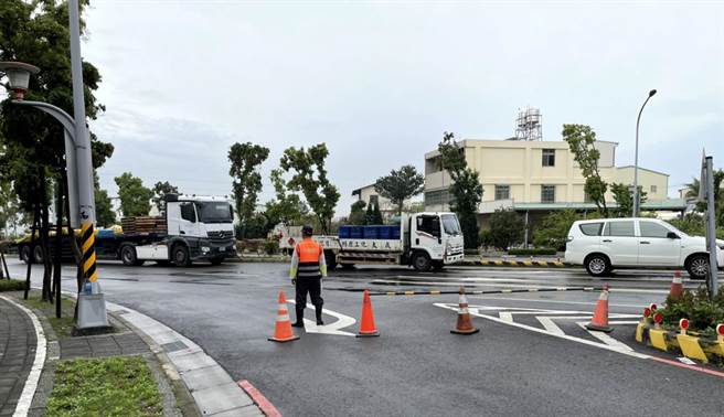 国丰路三段4月下半月施工临时封闭，高速公路局提醒用路人配合改道行驶。（警方提供）