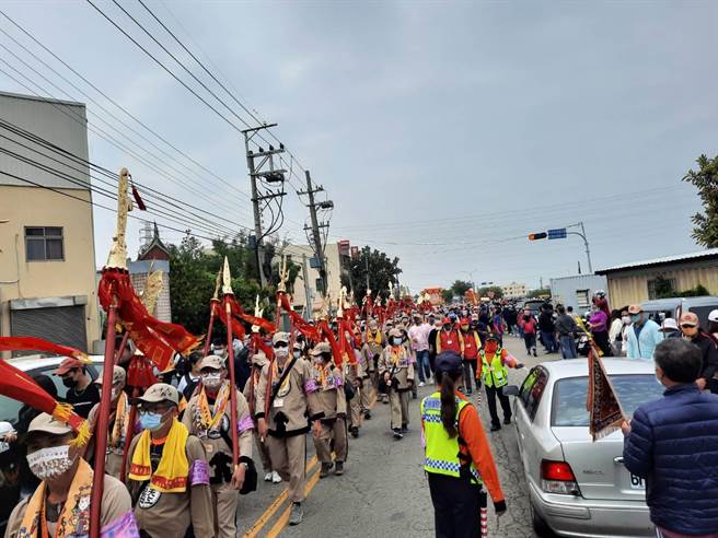 大甲媽祖神轎上午沿台一線回鑾，中午就可進入大甲市區。（民眾提供）